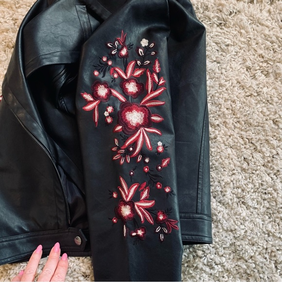 Guess Marvi Embroidered Motorcycle Jacket Size Medium - Picture 3 of 10